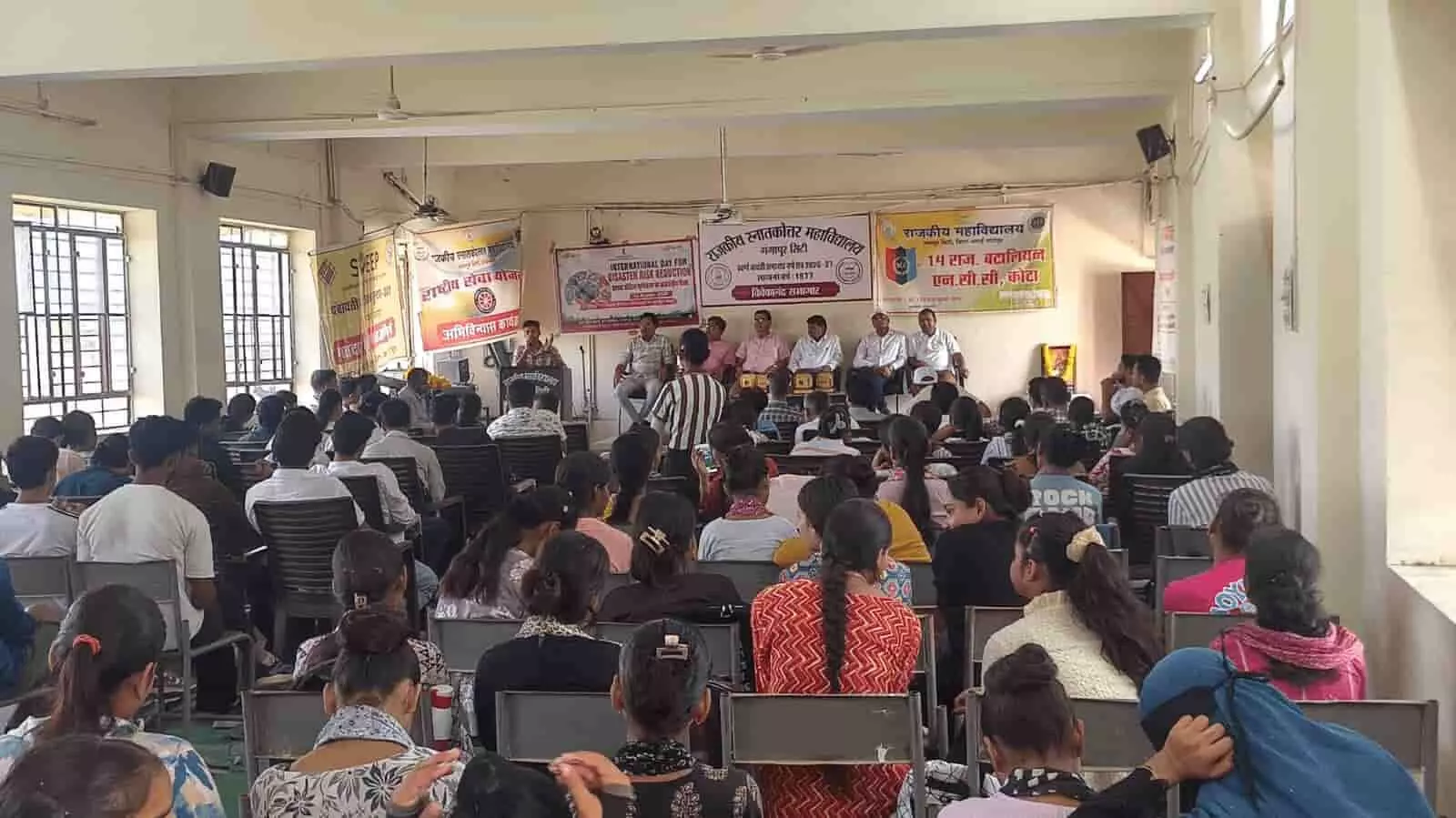 तस्वीर में दिख रहे राजकीय महाविद्यालय गंगापुर सिटी के सभागार में स्वीप मतदाता जागरूकता कार्यक्रम में शामिल विद्यार्थी। JPG तस्वीर में दिख रहे राजकीय महाविद्यालय गंगापुर सिटी के सभागार में स्वीप मतदाता जागरूकता कार्यक्रम में शामिल विद्यार्थी। JPG
