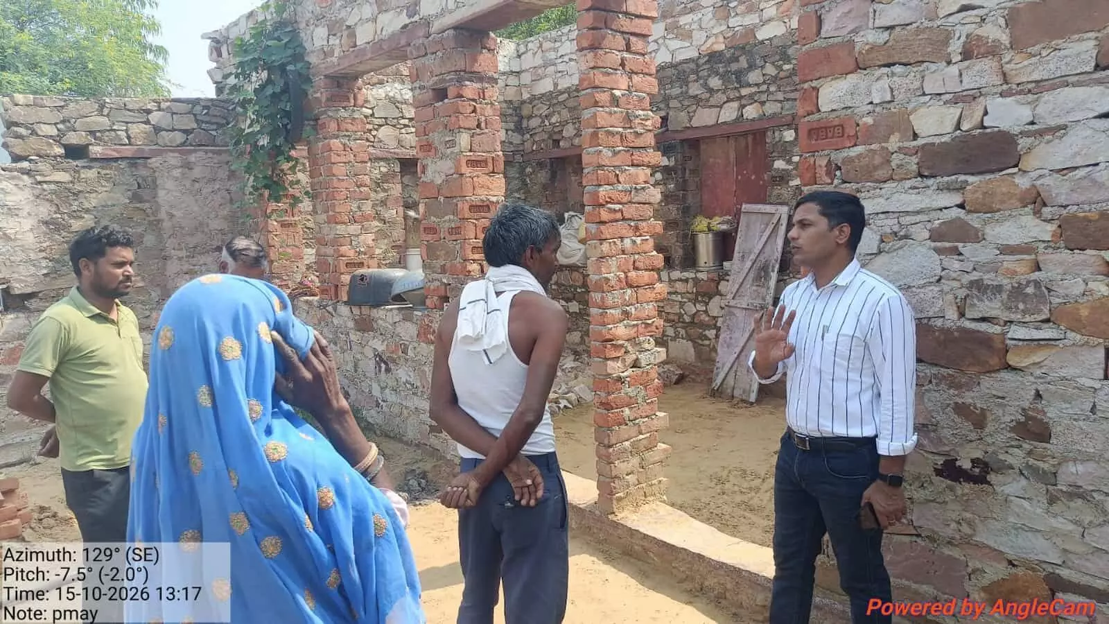 तस्वीर में ग्राम पंचायत बिदरख्या में सरकारी योजनाओं की समीक्षा करते गंगापुर सिटी के विकास अधिकारी डॉ. जगदीश गुर्जर। तस्वीर में ग्राम पंचायत बिदरख्या में सरकारी योजनाओं की समीक्षा करते गंगापुर सिटी के विकास अधिकारी डॉ. जगदीश गुर्जर।