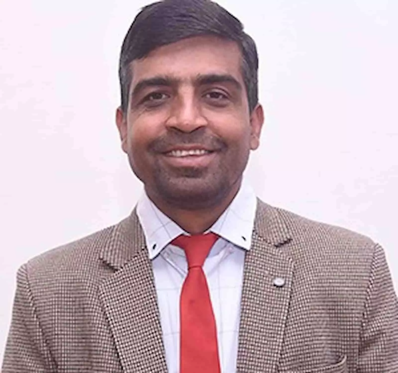 तस्वीर में दिख रहे प्रोफेसर डॉ. कमल कांत हिरण उदयपुर में विश्व के शीर्ष वैज्ञानिकों की सूची में शामिल हुए हैं। तस्वीर में दिख रहे प्रोफेसर डॉ. कमल कांत हिरण उदयपुर में विश्व के शीर्ष वैज्ञानिकों की सूची में शामिल हुए हैं।