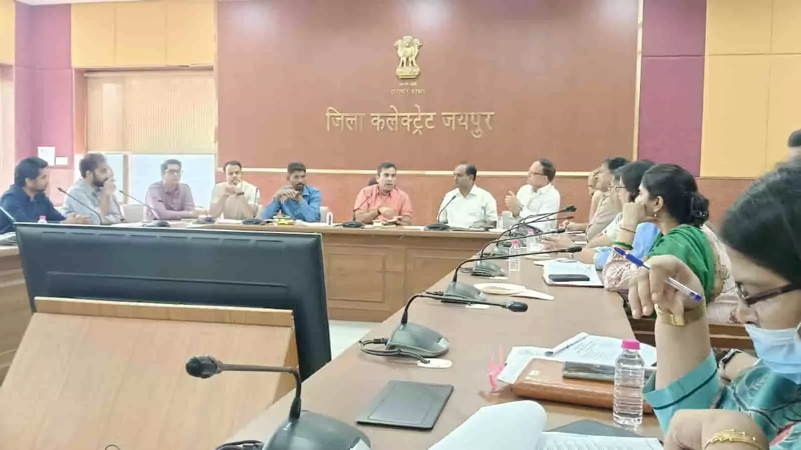 तस्वीर में जयपुर कलेक्ट्रेट सभागार में अधिकारियों के साथ पंचायती राज चुनाव समीक्षा बैठक करते जिला निर्वाचन अधिकारी। तस्वीर में जयपुर कलेक्ट्रेट सभागार में अधिकारियों के साथ पंचायती राज चुनाव समीक्षा बैठक करते जिला निर्वाचन अधिकारी।