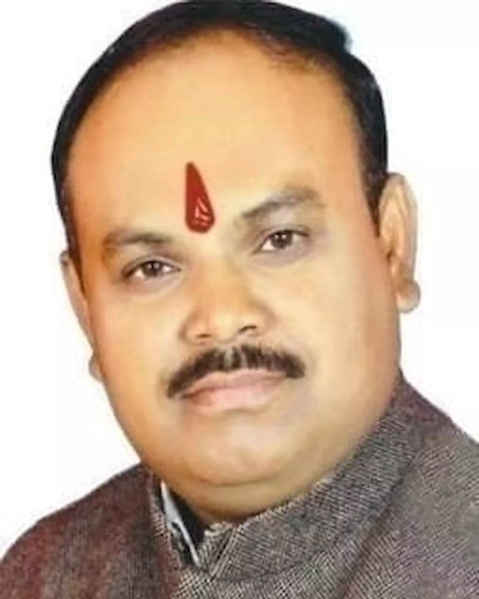 तस्वीर में किसान नेता मनोज दुबे कोटा एक्सप्रेसवे हादसे के संदर्भ में नजर आ रहे हैं। तस्वीर में किसान नेता मनोज दुबे कोटा एक्सप्रेसवे हादसे के संदर्भ में नजर आ रहे हैं।