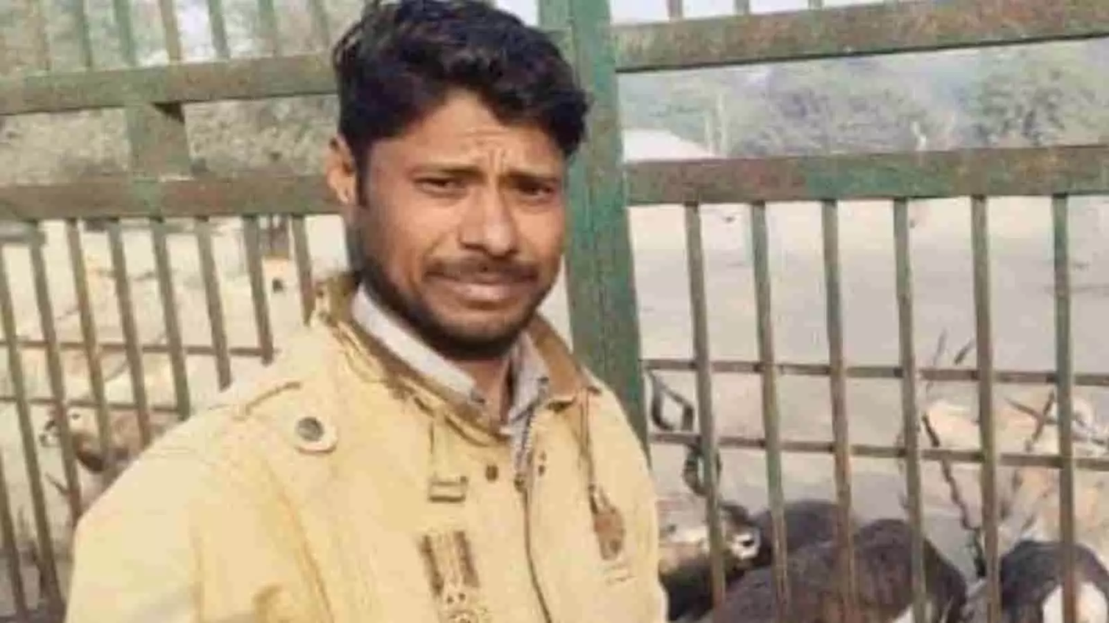 तस्वीर में दिख रहे राजू मीणा की भीलवाड़ा में ट्रैक्टर हादसे में मौत हो गई। तस्वीर में दिख रहे राजू मीणा की भीलवाड़ा में ट्रैक्टर हादसे में मौत हो गई।
