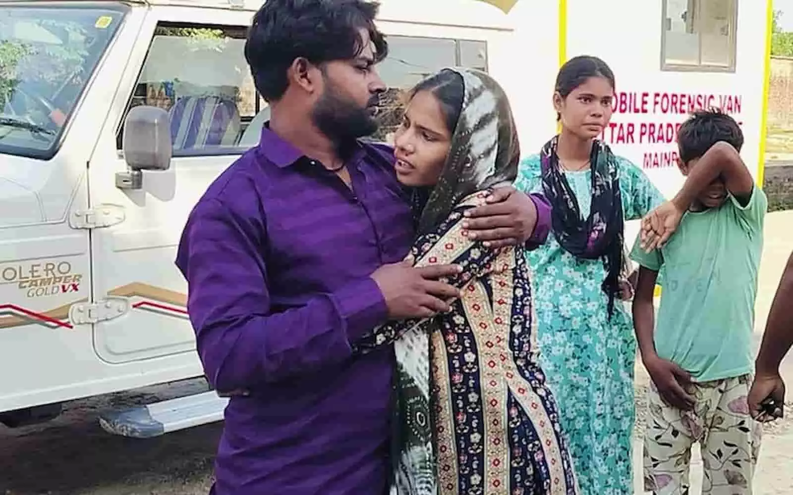 मैनपुरी: पसंद की शादी के विवाद में पिता ने बेटी को मारी गोली मैनपुरी: पसंद की शादी के विवाद में पिता ने बेटी को मारी गोली