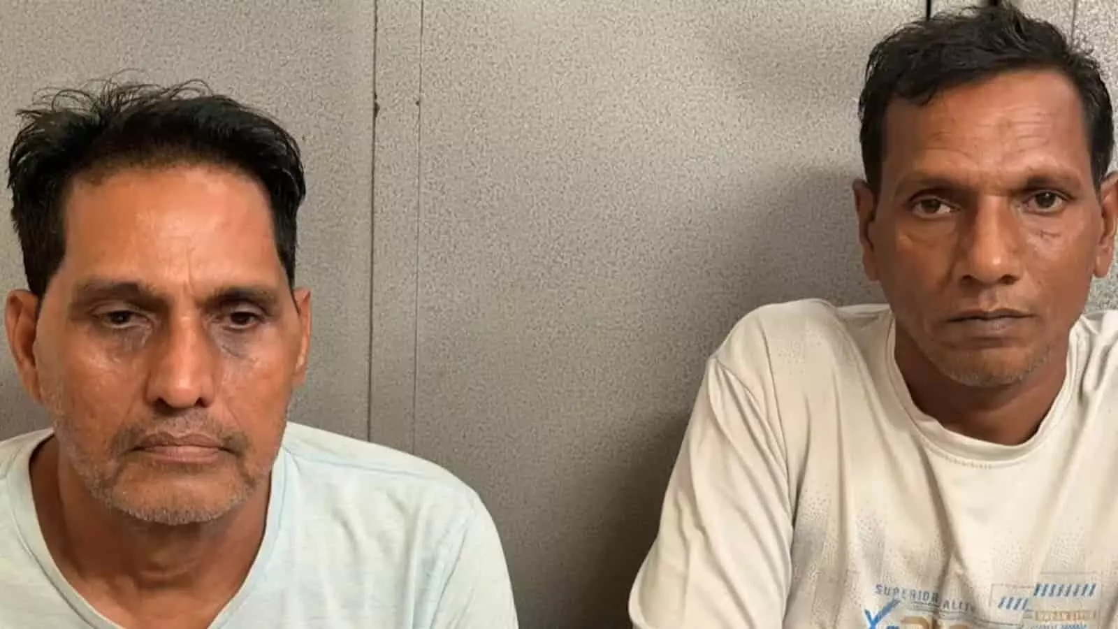 तस्वीर में दिख रहे गिरफ्तार आरोपी मोहम्मद इमरान और इस्लाम नूरुद्दीन हैं जिन्हें मुंबई पुलिस ने पकड़ा है। तस्वीर में दिख रहे गिरफ्तार आरोपी मोहम्मद इमरान और इस्लाम नूरुद्दीन हैं जिन्हें मुंबई पुलिस ने पकड़ा है।