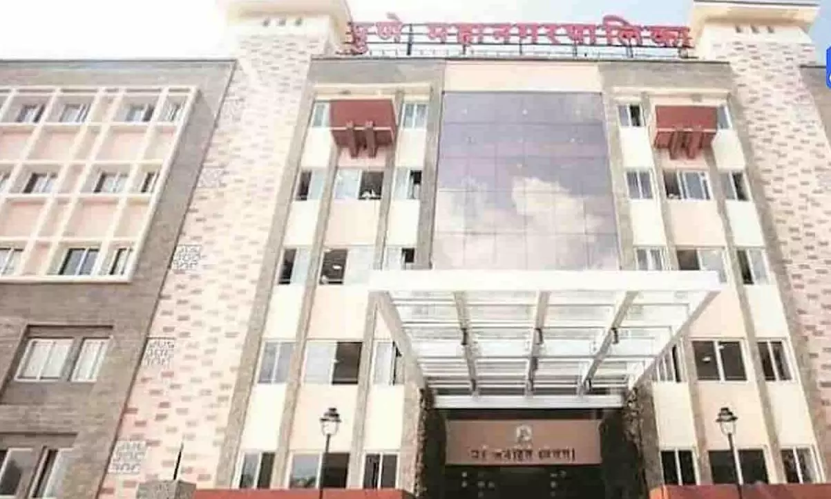 तस्वीर में पुणे स्थित पुणे महानगरपालिका की मुख्य प्रशासनिक इमारत दिख रही है। तस्वीर में पुणे स्थित पुणे महानगरपालिका की मुख्य प्रशासनिक इमारत दिख रही है।