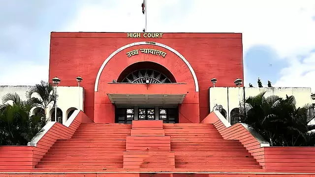 तस्वीर में मुंबई उच्च न्यायालय की औरंगाबाद पीठ की मुख्य इमारत दिखाई दे रही है। तस्वीर में मुंबई उच्च न्यायालय की औरंगाबाद पीठ की मुख्य इमारत दिखाई दे रही है।