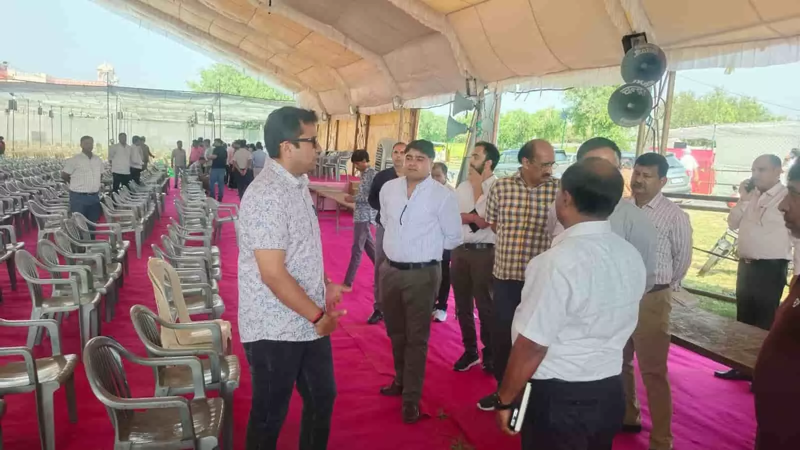तस्वीर में जयपुर में पंचायतीराज चुनाव तैयारियों का जायजा लेते जिला निर्वाचन अधिकारी और अधिकारी। तस्वीर में जयपुर में पंचायतीराज चुनाव तैयारियों का जायजा लेते जिला निर्वाचन अधिकारी और अधिकारी।