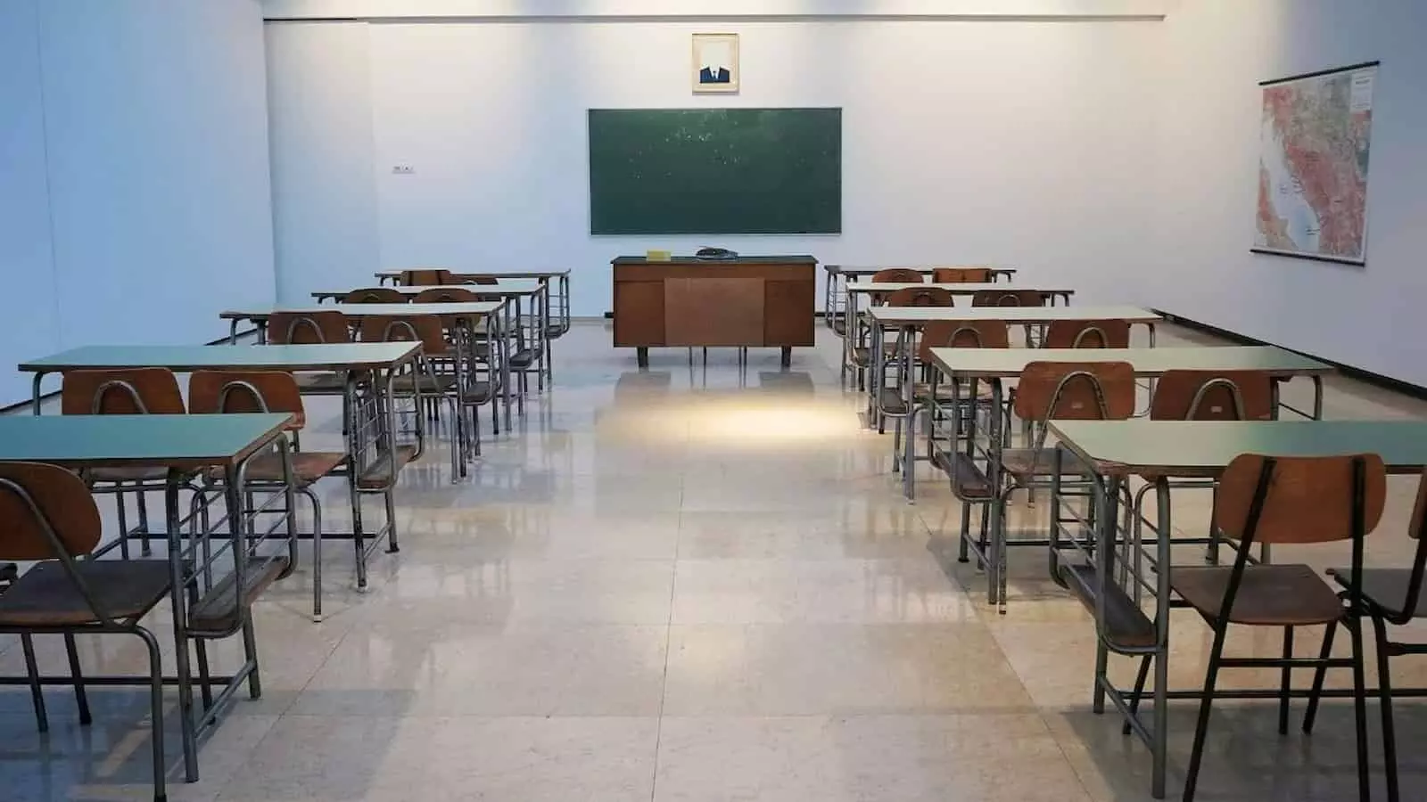 तस्वीर में दिख रही खाली कक्षा प्राथमिक शिक्षकों के एनआईओएस ब्रिज कोर्स पंजीकरण संदर्भ को दर्शाती है। तस्वीर में दिख रही खाली कक्षा प्राथमिक शिक्षकों के एनआईओएस ब्रिज कोर्स पंजीकरण संदर्भ को दर्शाती है।