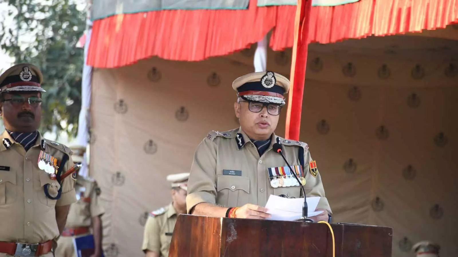 राजस्थान पुलिस अकादमी जयपुर में पुलिस शहीद दिवस समारोह के दौरान पोडियम पर भाषण देते राजस्थान के पुलिस महानिदेशक राजीव कुमार शर्मा। राजस्थान पुलिस अकादमी जयपुर में पुलिस शहीद दिवस समारोह के दौरान पोडियम पर भाषण देते राजस्थान के पुलिस महानिदेशक राजीव कुमार शर्मा।