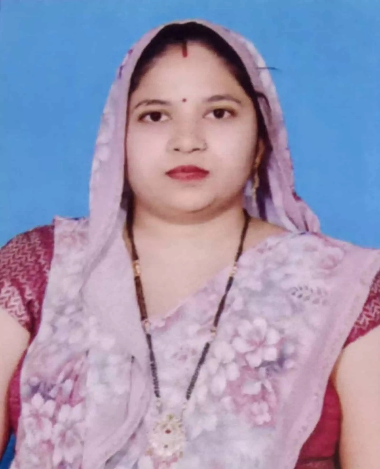 तस्वीर में खेरवाड़ा से निर्दलीय प्रत्याशी ममता रोत पंचायत समिति चुनाव नामांकन संदर्भ में दिख रही हैं। तस्वीर में खेरवाड़ा से निर्दलीय प्रत्याशी ममता रोत पंचायत समिति चुनाव नामांकन संदर्भ में दिख रही हैं।