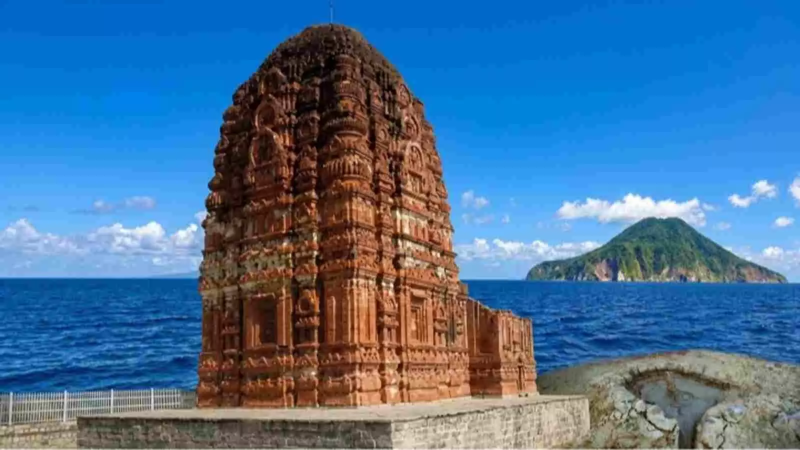 भारत की विश्व धरोहर सूची के संदर्भ में सिरपुर का प्राचीन मंदिर, कीचड़ का ज्वालामुखी और द्वीपों का दृश्य दिखाया गया है। भारत की विश्व धरोहर सूची के संदर्भ में सिरपुर का प्राचीन मंदिर, कीचड़ का ज्वालामुखी और द्वीपों का दृश्य दिखाया गया है।