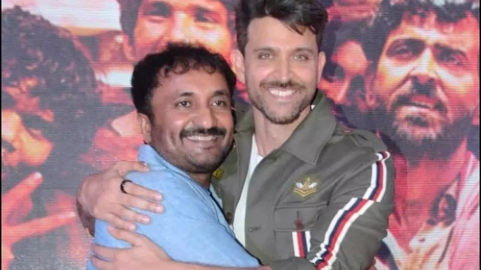 तस्वीर में सुपर 30 संस्थापक आनंद कुमार और अभिनेता ऋतिक रोशन मुंबई में एक कार्यक्रम के दौरान एक साथ मुस्कुराते हुए दिखाई दे रहे हैं। तस्वीर में सुपर 30 संस्थापक आनंद कुमार और अभिनेता ऋतिक रोशन मुंबई में एक कार्यक्रम के दौरान एक साथ मुस्कुराते हुए दिखाई दे रहे हैं।