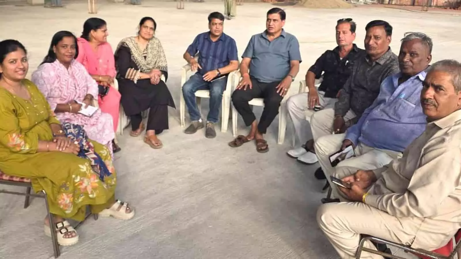 तस्वीर में यूनेस्को एसोसिएशन के पदाधिकारी भीलवाड़ा में बैठक करते हुए नजर आ रहे हैं। तस्वीर में यूनेस्को एसोसिएशन के पदाधिकारी भीलवाड़ा में बैठक करते हुए नजर आ रहे हैं।
