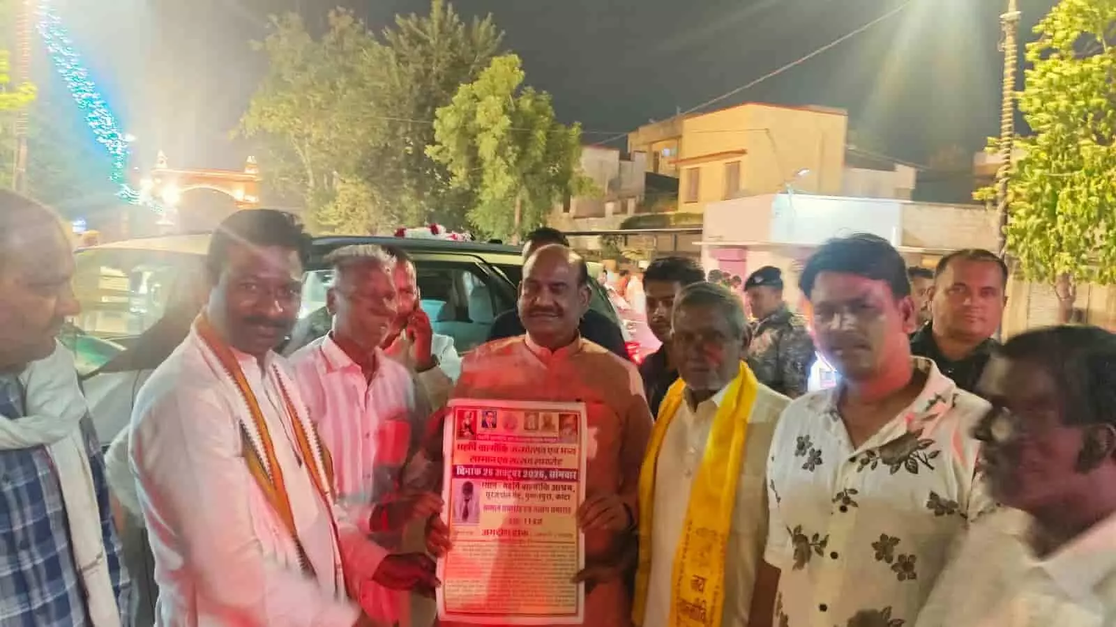 तस्वीर में लोकसभा अध्यक्ष ओम बिरला कोटा में महर्षि वाल्मीकि जन्मोत्सव के पोस्टर का विमोचन करते दिख रहे हैं। तस्वीर में लोकसभा अध्यक्ष ओम बिरला कोटा में महर्षि वाल्मीकि जन्मोत्सव के पोस्टर का विमोचन करते दिख रहे हैं।
