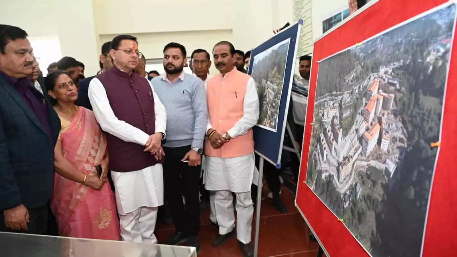 तस्वीर में मुख्यमंत्री पुष्कर सिंह धामी पिथौरागढ़ मेडिकल कॉलेज के निर्माण कार्यों का निरीक्षण करते हुए दिख रहे हैं। तस्वीर में मुख्यमंत्री पुष्कर सिंह धामी पिथौरागढ़ मेडिकल कॉलेज के निर्माण कार्यों का निरीक्षण करते हुए दिख रहे हैं।