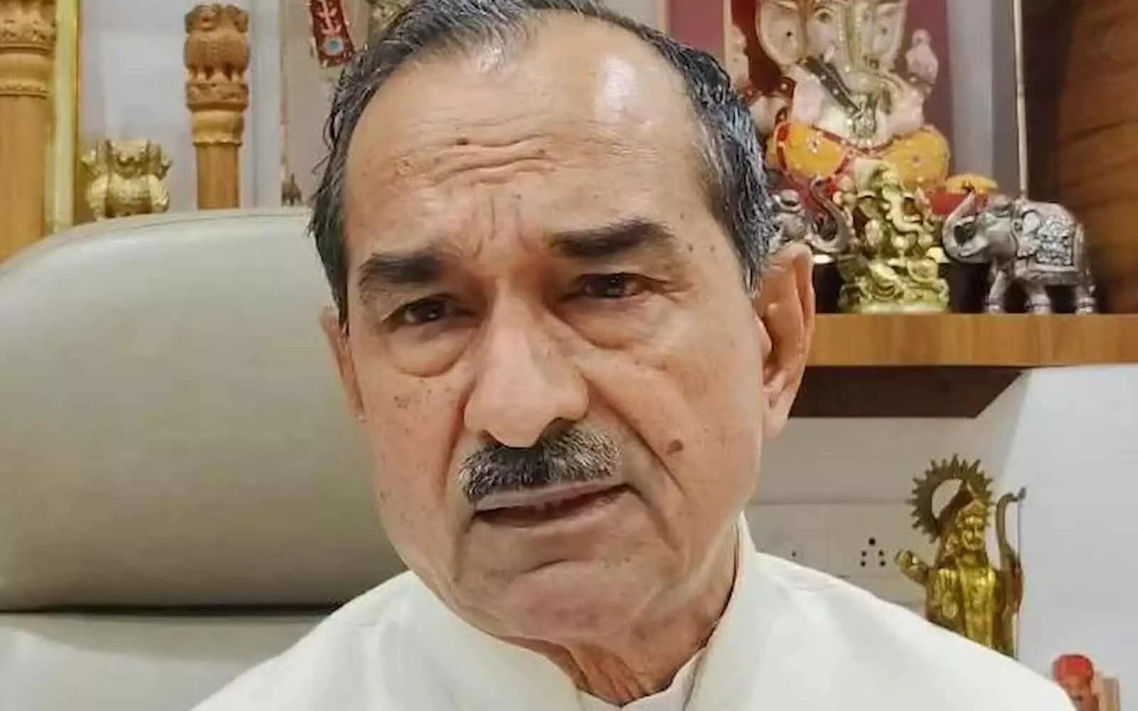 तस्वीर में भाजपा प्रदेश अध्यक्ष मदन राठौड़ जयपुर कार्यालय में बयान देते दिख रहे हैं। तस्वीर में भाजपा प्रदेश अध्यक्ष मदन राठौड़ जयपुर कार्यालय में बयान देते दिख रहे हैं।