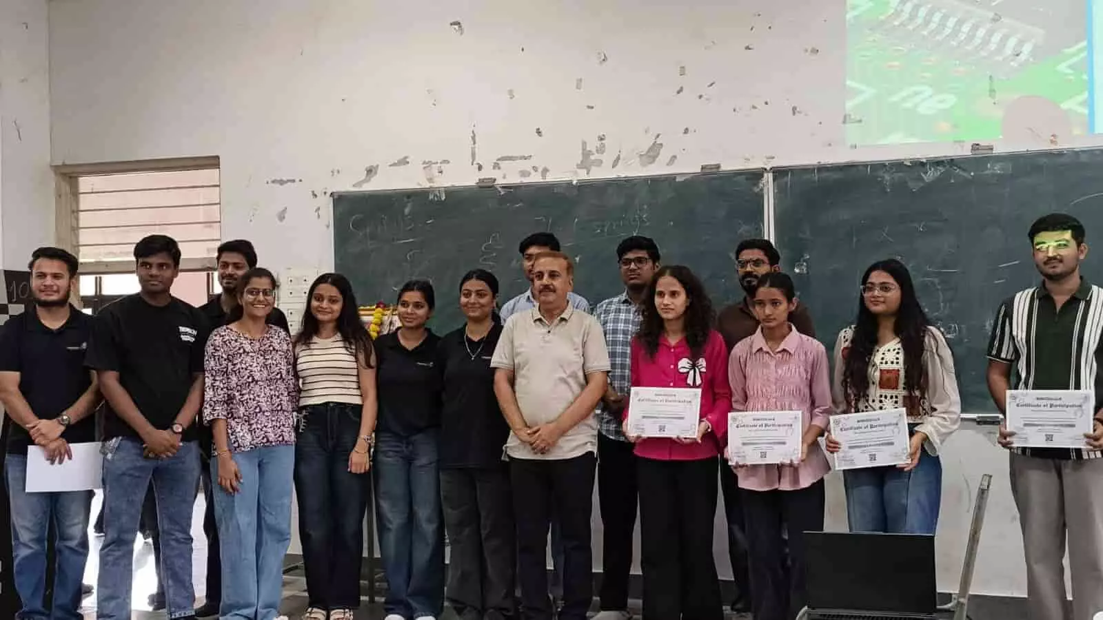 तस्वीर में राजस्थान तकनीकी विश्वविद्यालय कोटा में आयोजित कार्यशाला के प्रतिभागी नजर आ रहे हैं। तस्वीर में राजस्थान तकनीकी विश्वविद्यालय कोटा में आयोजित कार्यशाला के प्रतिभागी नजर आ रहे हैं।
