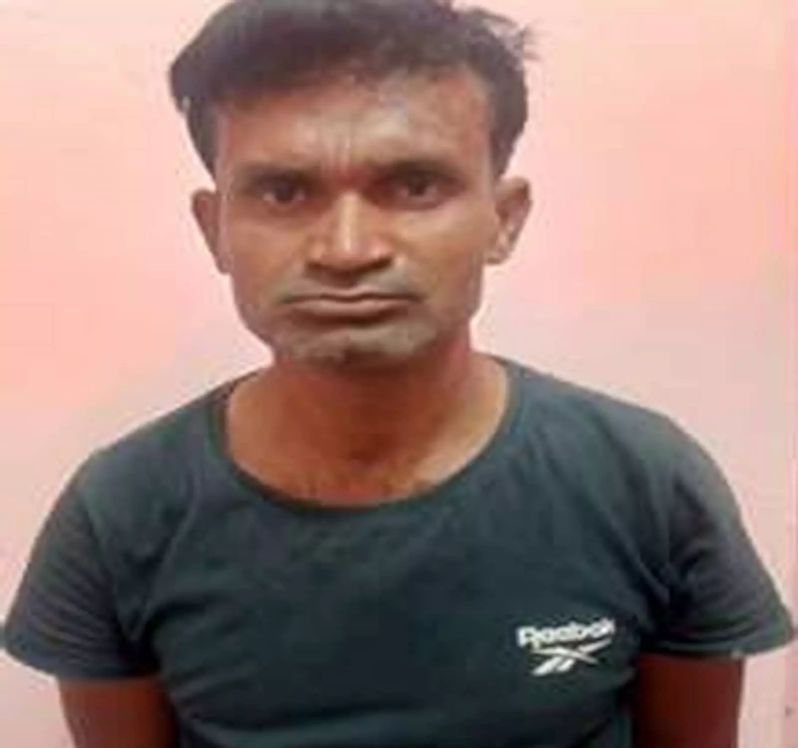 तस्वीर में दिख रहा आरोपी जिसे सवाई माधोपुर में पुलिस ने स्मैक के साथ गिरफ्तार किया। तस्वीर में दिख रहा आरोपी जिसे सवाई माधोपुर में पुलिस ने स्मैक के साथ गिरफ्तार किया।