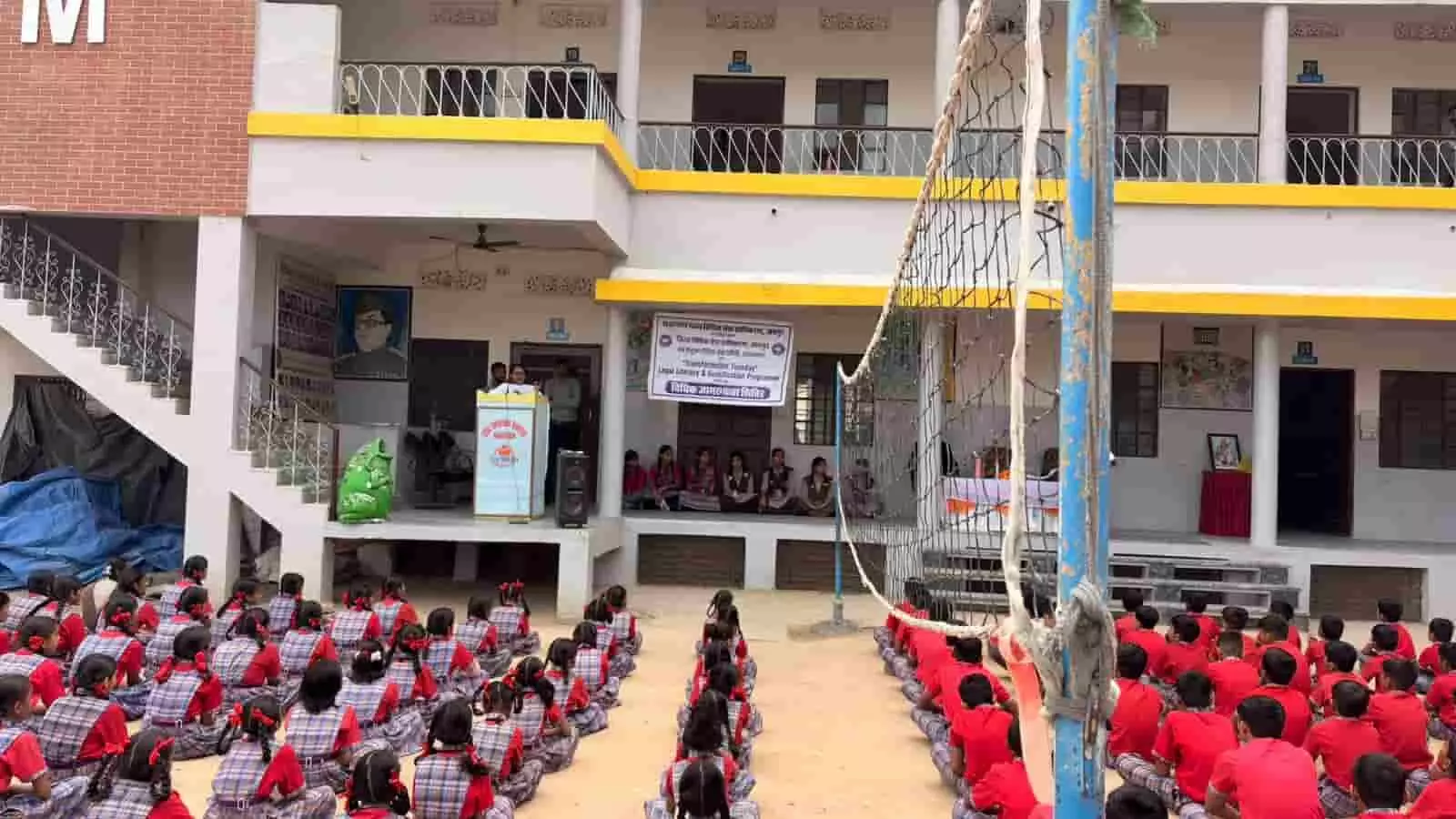 तस्वीर में उदय शिक्षा मंदिर खेरोदा स्कूल में आयोजित विधिक साक्षरता शिविर में बैठे विद्यार्थी दिख रहे हैं। तस्वीर में उदय शिक्षा मंदिर खेरोदा स्कूल में आयोजित विधिक साक्षरता शिविर में बैठे विद्यार्थी दिख रहे हैं।