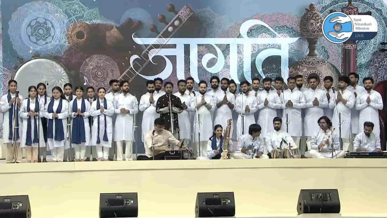 तस्वीर में समालखा निरंकारी संत समागम के मंच पर भक्ति गीत गाते कलाकार दिख रहे हैं। तस्वीर में समालखा निरंकारी संत समागम के मंच पर भक्ति गीत गाते कलाकार दिख रहे हैं।