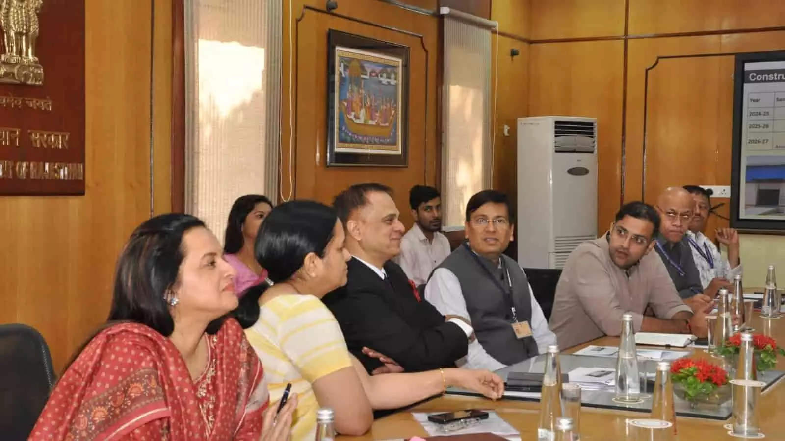 जयपुर के शासन सचिवालय में अन्न भंडारण योजना की समीक्षा बैठक करते अधिकारी। जयपुर के शासन सचिवालय में अन्न भंडारण योजना की समीक्षा बैठक करते अधिकारी।