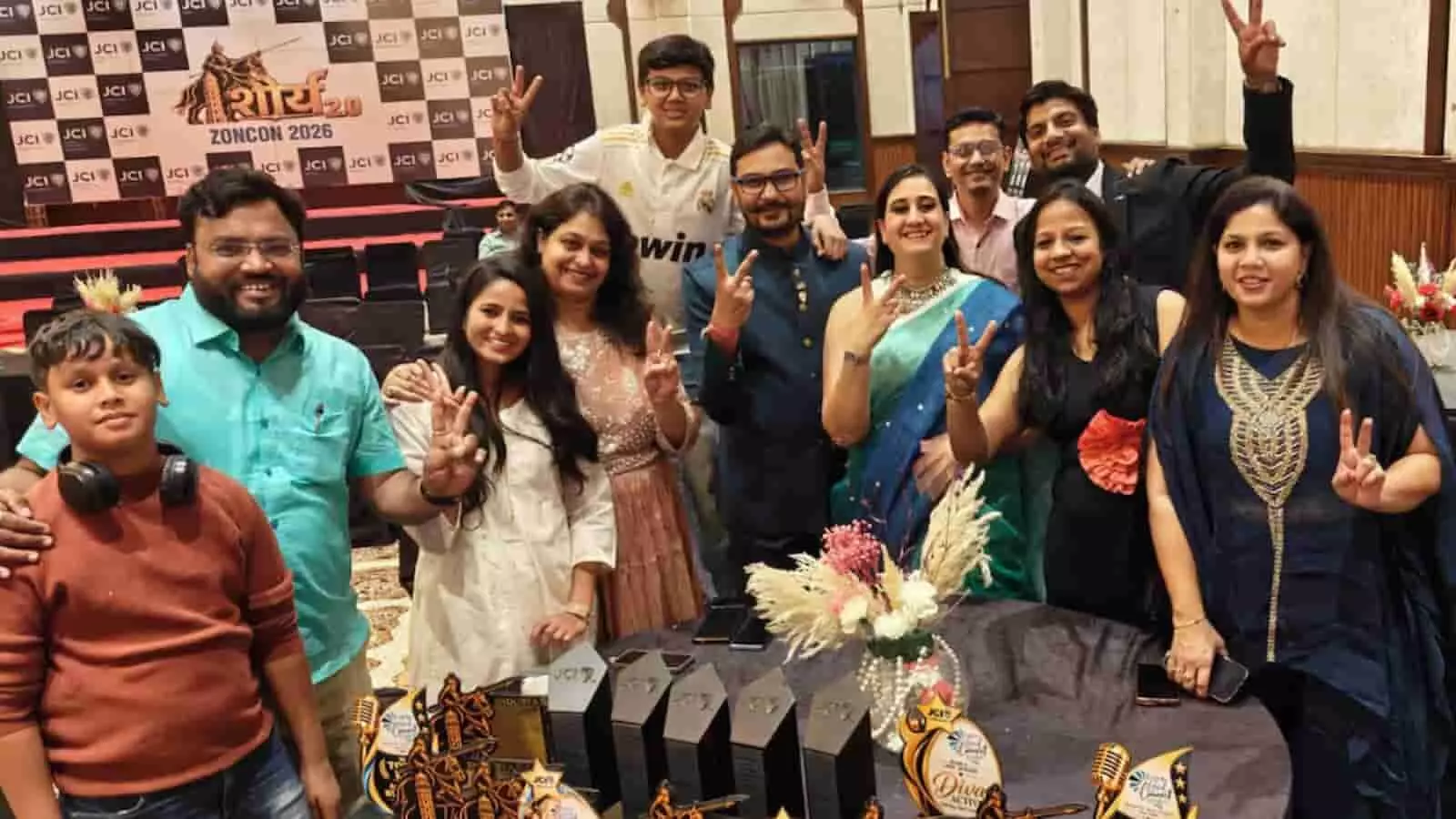 तस्वीर में चित्तौड़गढ़ में आयोजित ज़ोनकॉन 2026 के दौरान जेसीआई कोटा उड़ान के विजेता सदस्य दिख रहे हैं। तस्वीर में चित्तौड़गढ़ में आयोजित ज़ोनकॉन 2026 के दौरान जेसीआई कोटा उड़ान के विजेता सदस्य दिख रहे हैं।