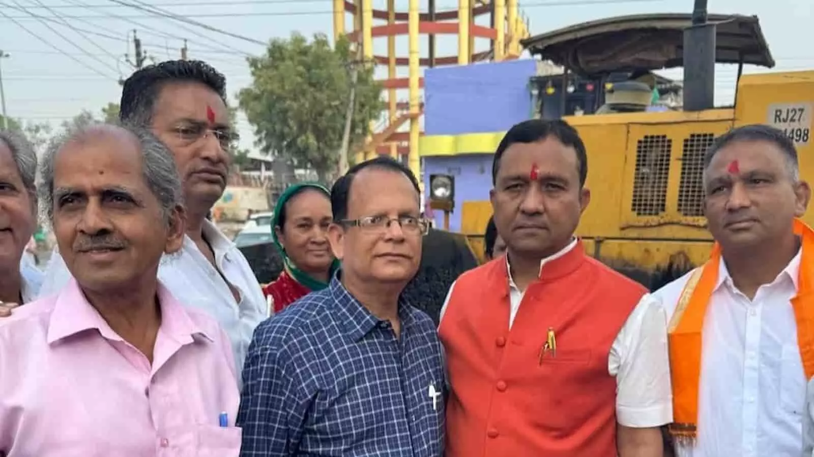 तस्वीर में उदयपुर के तितरड़ी में नए सिटी बस मार्ग शुरू करने की मांग करते स्थानीय निवासी। तस्वीर में उदयपुर के तितरड़ी में नए सिटी बस मार्ग शुरू करने की मांग करते स्थानीय निवासी।
