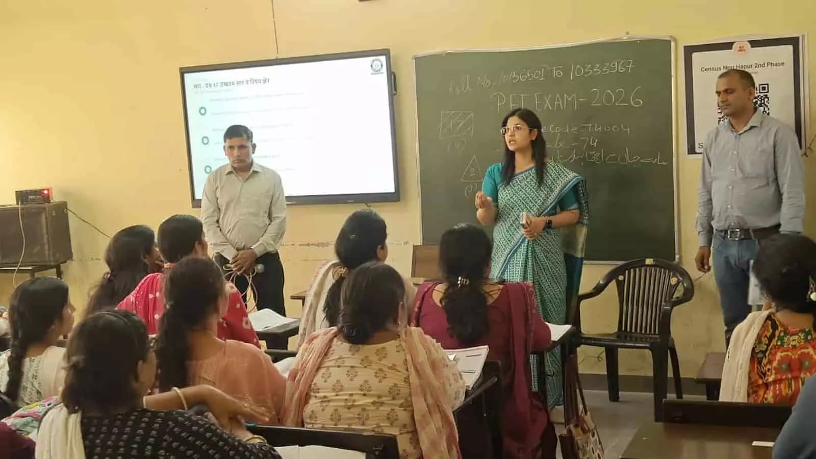 तस्वीर में डीएम कविता मीना हापुड़ में जनगणना कर्मियों को संबोधित करते हुए निर्देश दे रही हैं। तस्वीर में डीएम कविता मीना हापुड़ में जनगणना कर्मियों को संबोधित करते हुए निर्देश दे रही हैं।