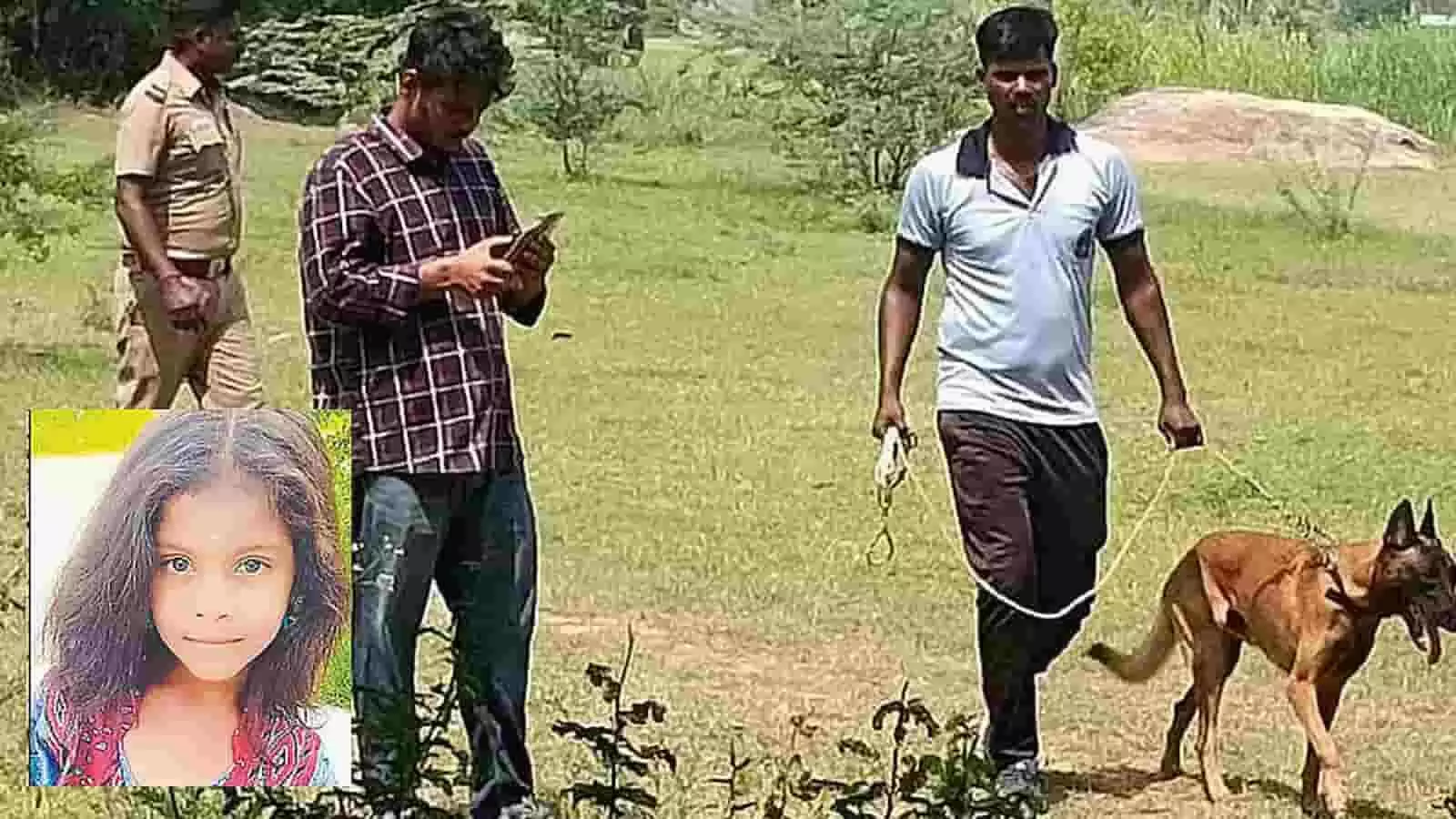 तस्वीर में स्निफर डॉग के साथ पुलिस कर्मी विल्लुपुरम में लापता बच्ची हेमावती की तलाश करते दिख रहे हैं।