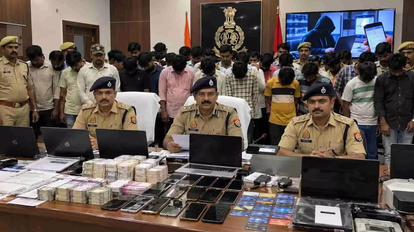 साइबर ठगी प्रतापगढ़: 500 करोड़ की मनी ट्रेल, 53 गिरफ्तार साइबर ठगी प्रतापगढ़: 500 करोड़ की मनी ट्रेल, 53 गिरफ्तार