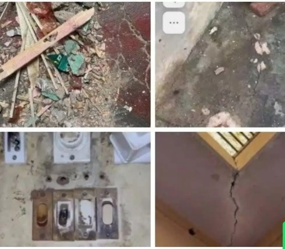 तस्वीर में हापुड़ में आकाशीय बिजली गिरने के कारण टूटे हुए मकान के हिस्से और जली हुई वायरिंग दिख रही है। तस्वीर में हापुड़ में आकाशीय बिजली गिरने के कारण टूटे हुए मकान के हिस्से और जली हुई वायरिंग दिख रही है।