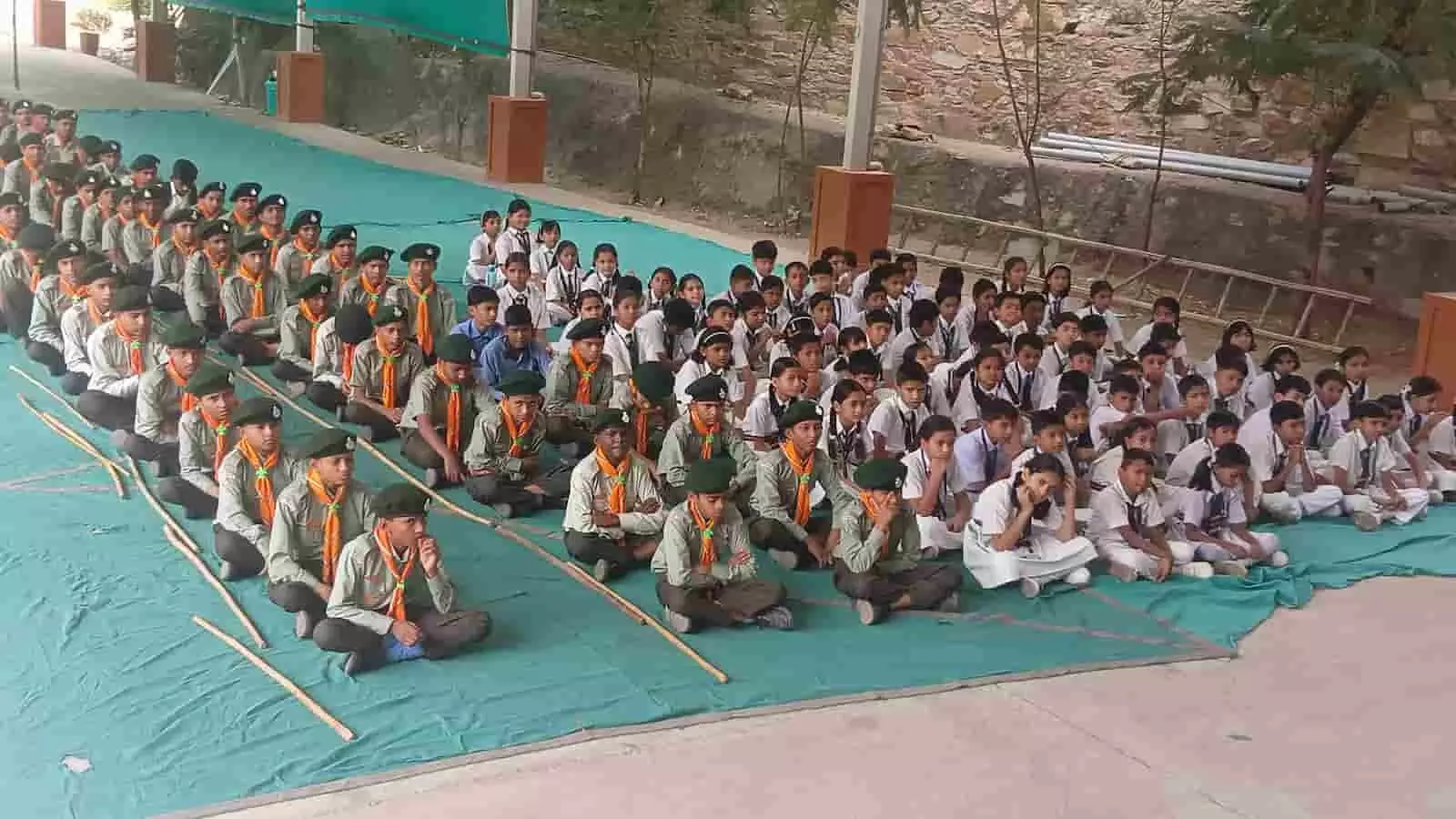 तस्वीर में खेरवाड़ा की नागफणी सेंट्रल अकादमी के विद्यार्थी कोमलपद प्रशिक्षण शिविर में भाग ले रहे हैं। तस्वीर में खेरवाड़ा की नागफणी सेंट्रल अकादमी के विद्यार्थी कोमलपद प्रशिक्षण शिविर में भाग ले रहे हैं।