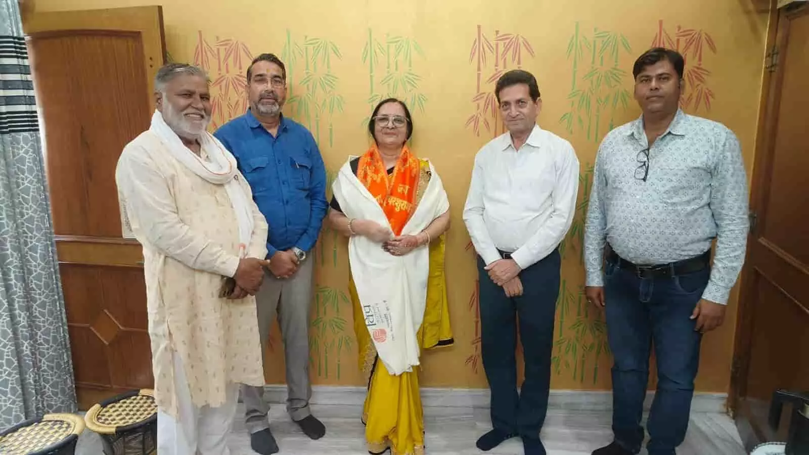 तस्वीर में विप्र फाउंडेशन के प्रदेशाध्यक्ष डॉ. हेमन्त शर्मा व अन्य पदाधिकारियों के साथ महिला प्रकोष्ठ की नई प्रदेश अध्यक्ष अंजना त्यागी दिखाई दे रही हैं। तस्वीर में विप्र फाउंडेशन के प्रदेशाध्यक्ष डॉ. हेमन्त शर्मा व अन्य पदाधिकारियों के साथ महिला प्रकोष्ठ की नई प्रदेश अध्यक्ष अंजना त्यागी दिखाई दे रही हैं।