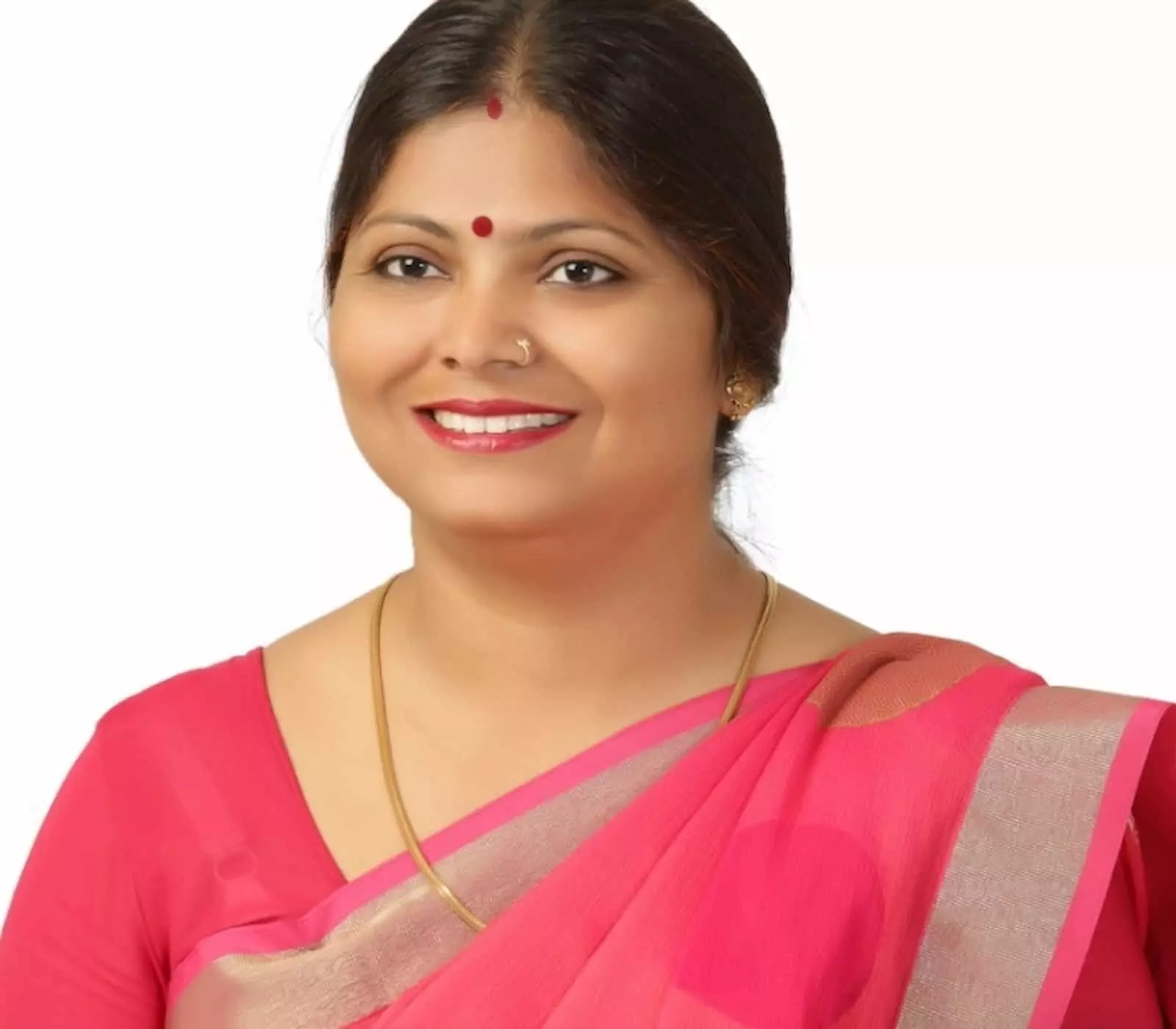 तस्वीर में गुलाबी साड़ी पहने शहर जिला कांग्रेस कमेटी अध्यक्ष राखी गौतम कोटा में दिख रही हैं। तस्वीर में गुलाबी साड़ी पहने शहर जिला कांग्रेस कमेटी अध्यक्ष राखी गौतम कोटा में दिख रही हैं।