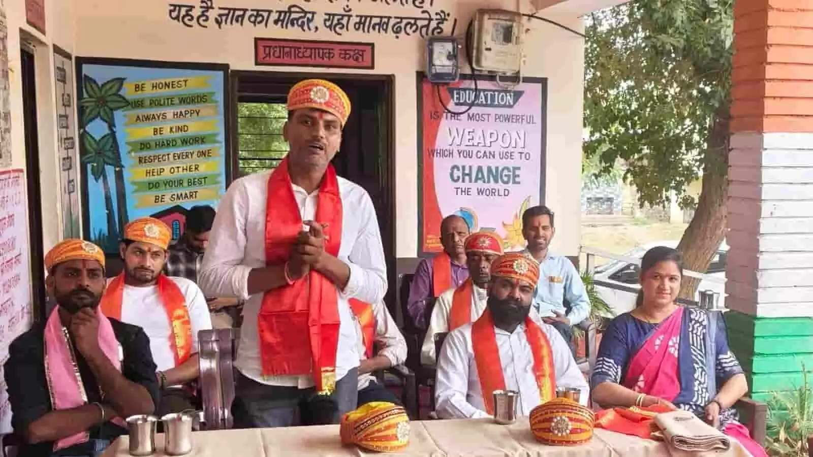 राजकीय उच्च प्राथमिक विद्यालय गंदोली में आयोजित सम्मान समारोह के दौरान मंच पर बैठे नवनिर्वाचित जनप्रतिनिधि और अतिथि। राजकीय उच्च प्राथमिक विद्यालय गंदोली में आयोजित सम्मान समारोह के दौरान मंच पर बैठे नवनिर्वाचित जनप्रतिनिधि और अतिथि।