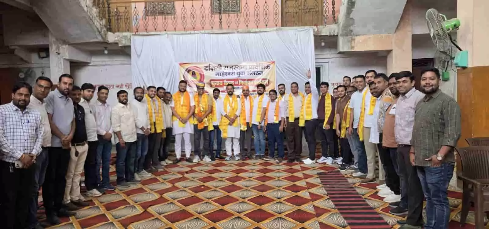 तस्वीर में दिख रहे समाजजन सावा माहेश्वरी भवन में संगठन के नवनिर्वाचित पदाधिकारियों के साथ। तस्वीर में दिख रहे समाजजन सावा माहेश्वरी भवन में संगठन के नवनिर्वाचित पदाधिकारियों के साथ।